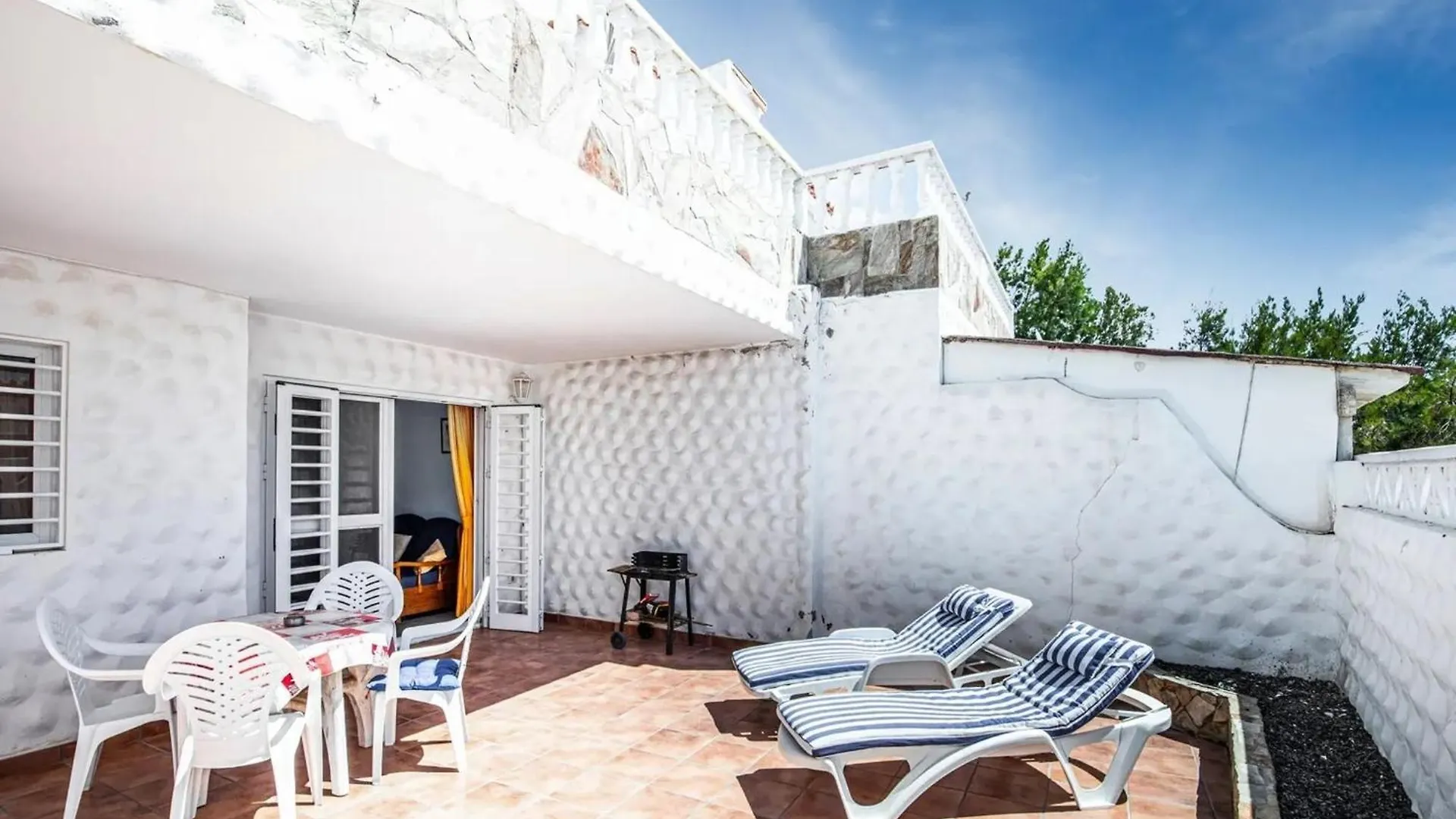 Apartment Near The Beach With A Huge Terrace Patio, Wifi And Parking Costa Calma Spain